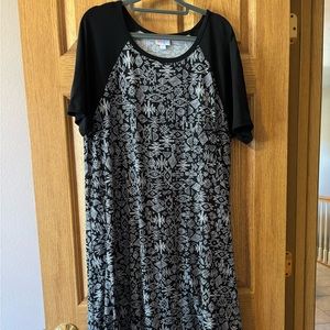 Lularoe Carly 2X Black with White High Low Swing Dress